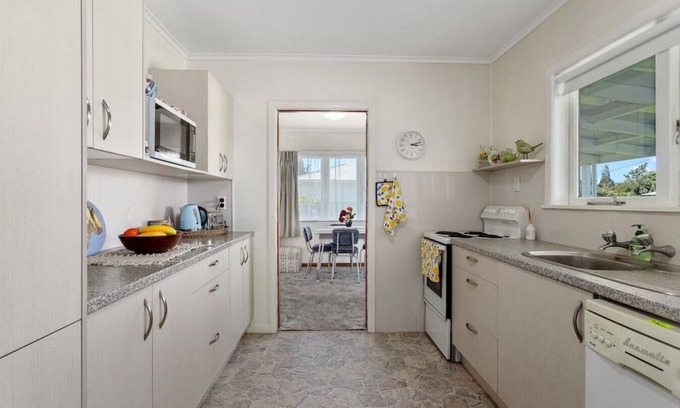 Waiotahi Maison | Retro Cottage in Opotiki CBD