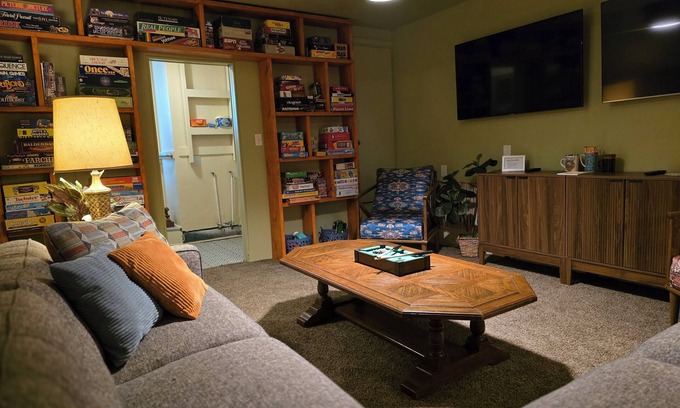 Edmond Maison | Retro Game Night Escape - Vintage Vibes & Classic Boardgame Fun Await!