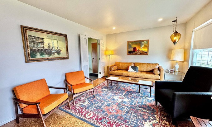 Van Wert Maison | Retro Refuge On Woodstock Dr.