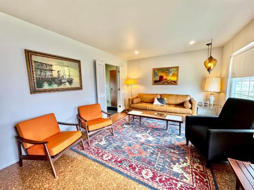 Van Wert Maison | Retro Refuge On Woodstock Dr