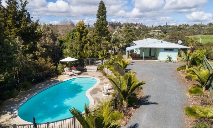 Kerikeri Maison | Retro River Retreat - Kerikeri Holiday Home