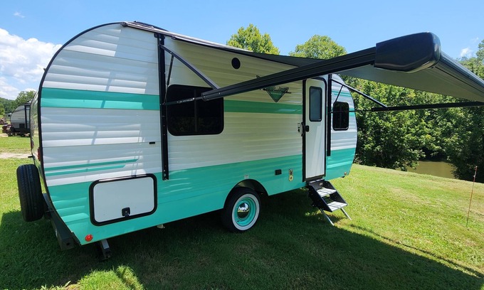 Smith Maison | Retro RV with Wi-Fi and air conditioning located directly on Clinch River