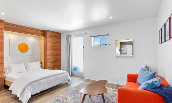 Roosevelt Appartement | Retro Studio in the Heart of DTPH - Very Walkable