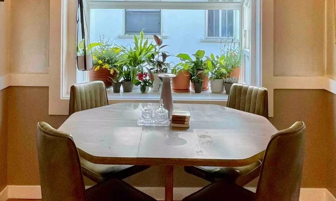 Eastside Copropriété | Retro Vibes - Updated 1950s 1 Br/1 bath Duplex Unit