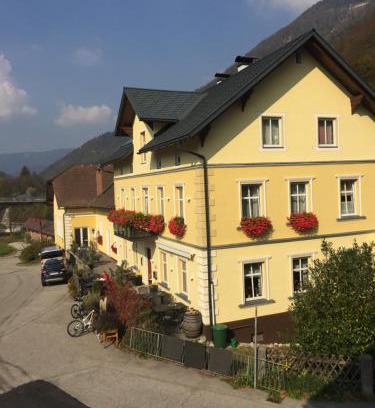 Hollenstein an der Ybbs Hôtel | Rettensteinerhof Wirtshaus