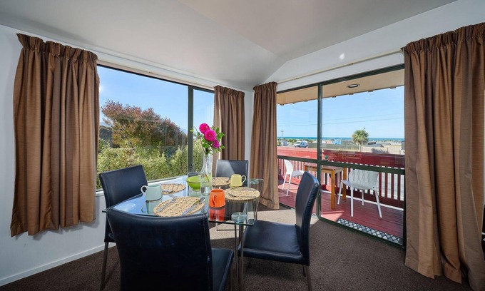 Kaikoura Maison | Revive House - Great for Family and Friend gatherings