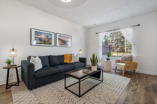 Drumheller Maison | Rex Retreat Family