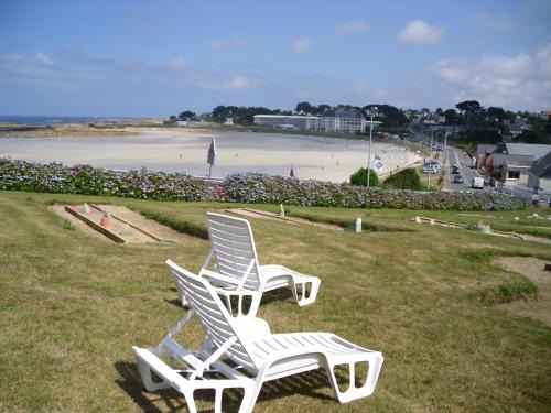 Trevou-Treguignec Appartement | Rez de jardin 5 pers avec piscine, vue directe sur la plage à 40 m