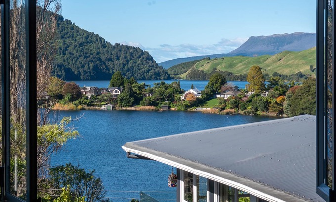 Lake Okareka Maison | RHUSLEY AT OKAREKA THE LEVEL OF COMFORT AND THE VIEWS FROM HERE ARE OUTSTANDING