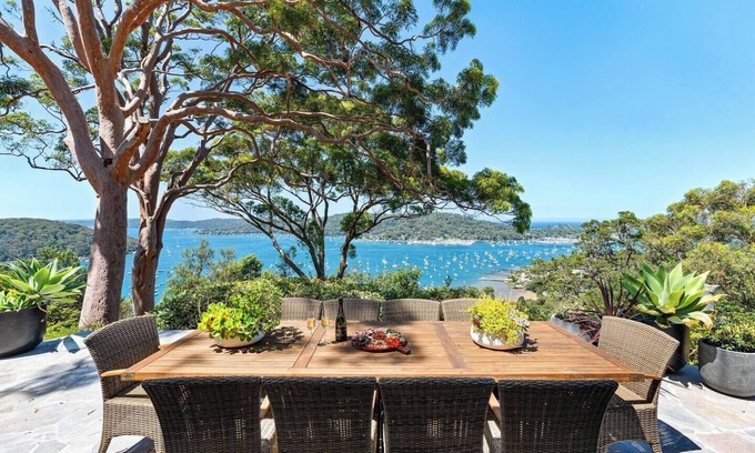 Bayview Maison | Ridgedale House & Cottage – Luxurious Seaside Retreat
