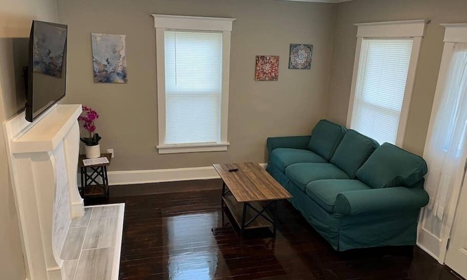 Norwood Maison | Ridgeway, 2 Bedroom House near Xavier, Downtown
