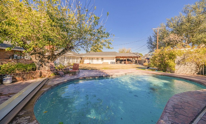 Midland Maison | Right At Home-Midland Clermont House w/ Pool and Billiards