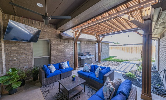 Midland Maison | Right At Home- Midland Los Patios w/Community Pool