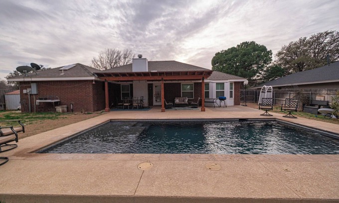 Midland Maison | Right At Home-Midland's Most Marvelous with Pool