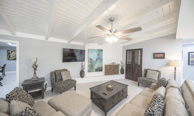 Midland Maison | Right At Home-Old Midland Living with massive yard
