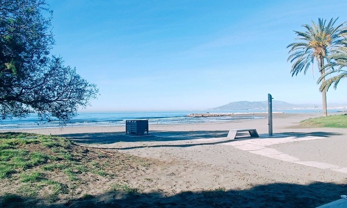 Playas del Palo Appartement | Petit appartement en première ligne de plage El Palo
