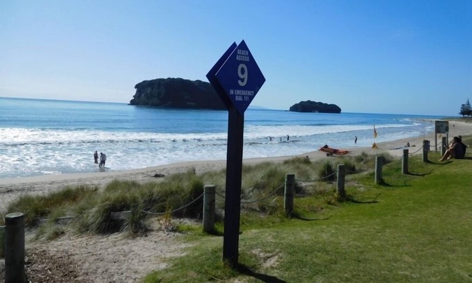 Whangamata Maison | Juste à côté du club de surf Vue sur la mer Entièrement clôturé