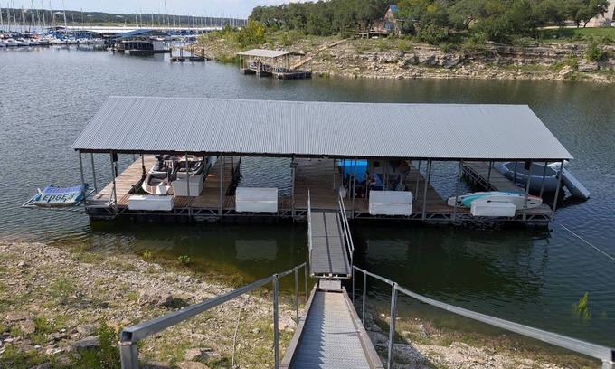 Yacht Harbor Cottage | Chalet front de mer Dog-friendly avec terrasse privée, des vues à couper le souffle et à quelques pas de l'eau!