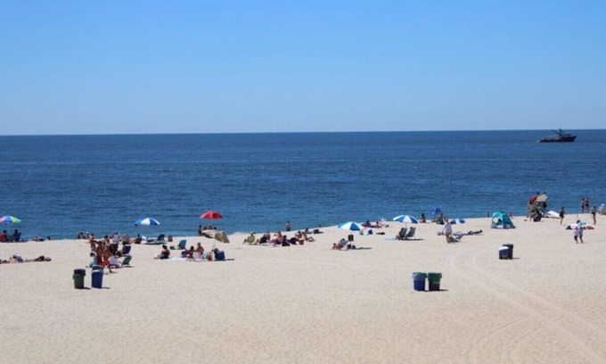 Point Pleasant Beach Maison | RIGHT ON THE BOARDWALK & BEACH ~ Stunning View, Ocean Breezes and Boardwalk Fun!
