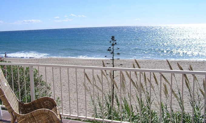 Roda de Bara Appartement | Sur la plage - Masia del Mar - avec les pieds dans la sable