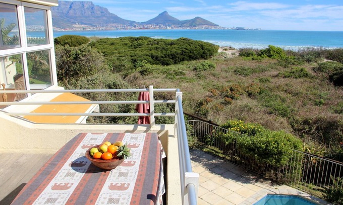 Milnerton Maison | Directement sur la plage, avec vue sur Table Mountain, Piscine, Complexe de sécurité