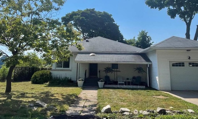 Lewiston Maison | Right on the River! walking to town/artpark/docks