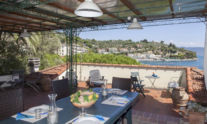 Portovenere Villa | Directement sur la mer !!Immenses terrasses avec vue sur la mer