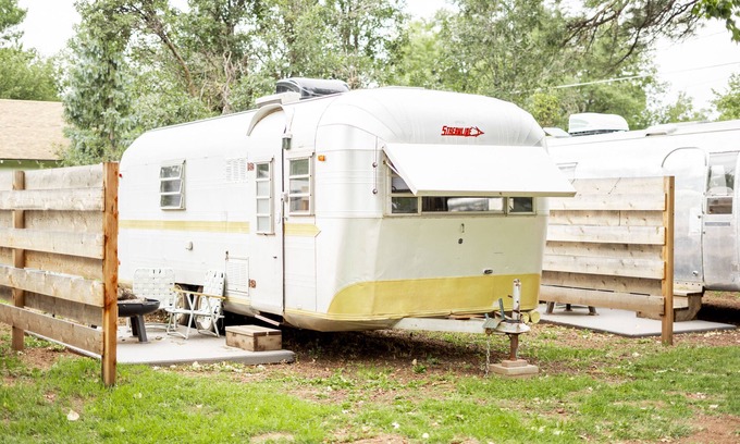Pinetop Hôtel | Rim Camp Vintage Airstream