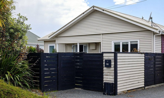 Kaikoura Maison | Rimu Cottage - Small, Historic Charm