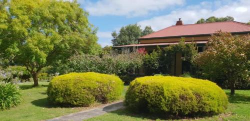 Foster Maison | Ripplebrook Country Cottage