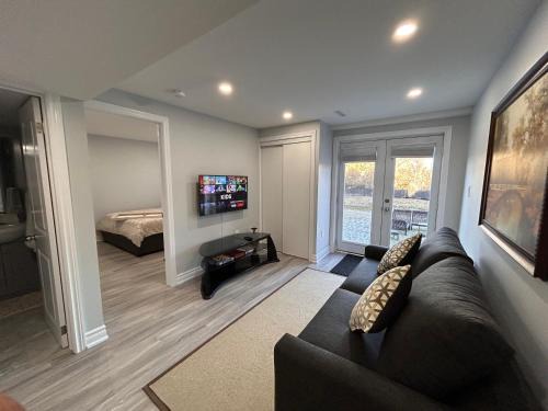 Whitby Maison | Rita's Kunjo - 2BR, 3BD, 2WR, Full Ktchn, Living
