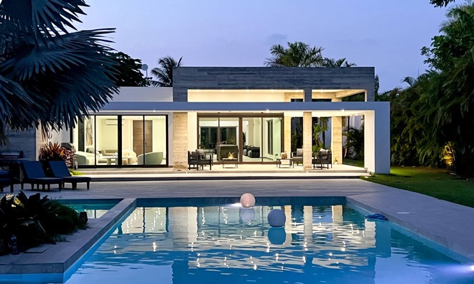 Los Paseos de Dorado Maison | Ritz Carlton-Dorado Beach Main House Coastal Getaway w/ pool,hottub,gym,firepit