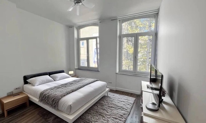 Charleroi Appartement | Rive Gauche K center - train station - airport
