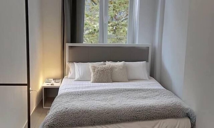 Charleroi Appartement | Rive Gauche L center - train station - airport