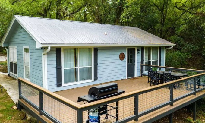 Kyle Maison | River Access | Fire Pit | BBQ | Deck