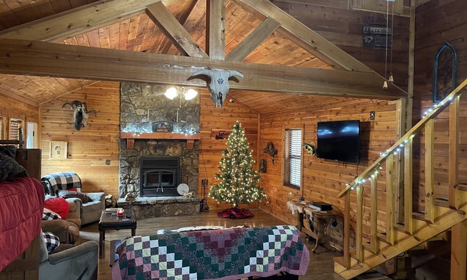 Flint Creek Cabine | River Cabin, peaceful and serene.