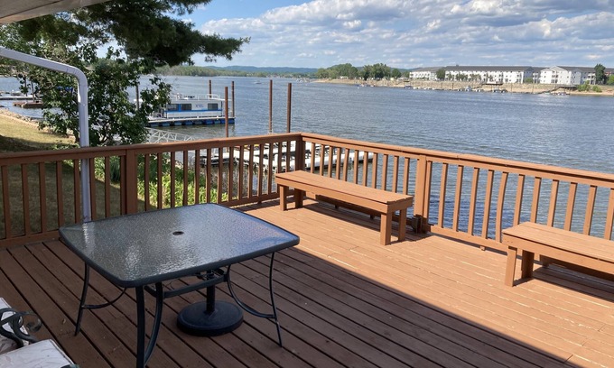 La Crosse Maison | River Front Property