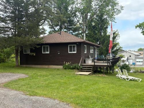 Ivy Lea Maison | River Front year round cottage
