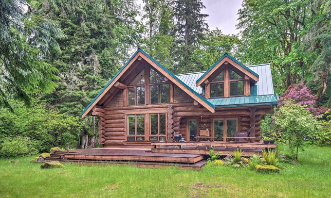 Baring Cabine | Spacieuse cabane en rondins de luxe à proximité du ski sur un terrain isolé en bordure de rivière!