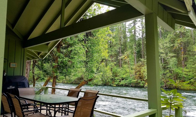 Blue River Maison | River Haven on the McKenzie