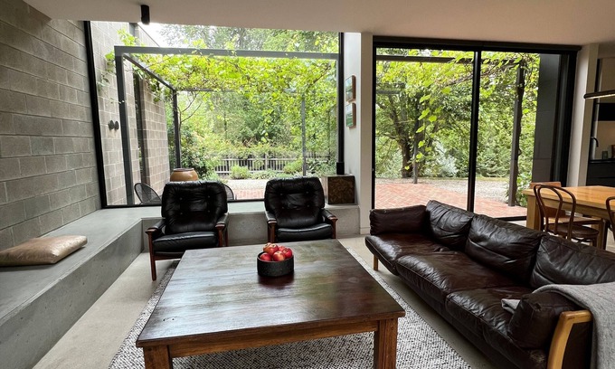 Kyneton Maison | RIVER HOUSE - COOL MODERNITY BY THE RIVER, KYNETON