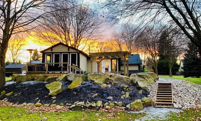 Bayham Maison | River House Getaway