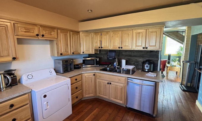 Umatilla Maison | RIVER LODGE- This property has shared living space and perfect for business stay