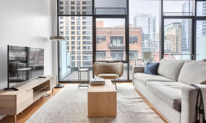 Near North Side Appartement | River N 3BR w Gym Rooftop nr L Park CHI-323