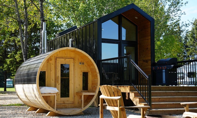 Rocky Mountain House Cabine | River North HardTop: modern, decked-out cabin w/private sauna, & river view