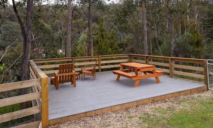 Longley Maison | River Rock Retreat Relaxing Country Spa Seclusion