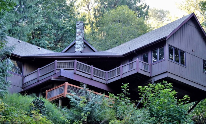Fall City Chalet De Ski | River's Edge Retreat by North Bend Escapes