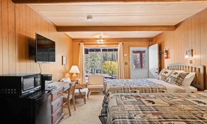 Almont Maison | River's Edge Retreat: Your Launchpad for Colorado's Outdoor Wonders