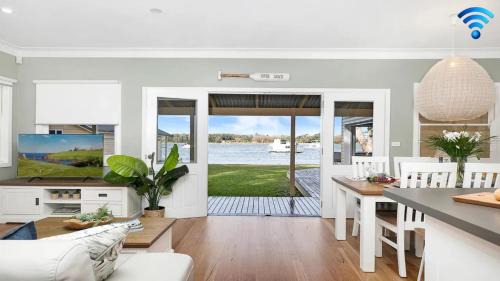 Shoalhaven Heads Maison | River Shack