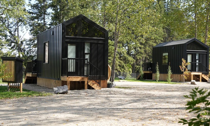 Rocky Mountain House Cabine | River South HardTop: modern decked-out cabin with a river view